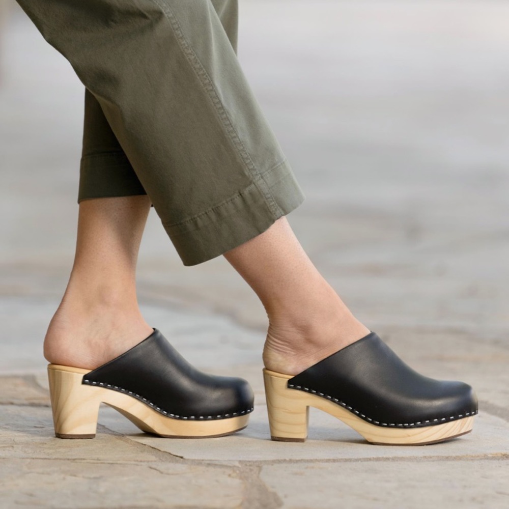 Nisolo All-Day Heeled Black Clogs